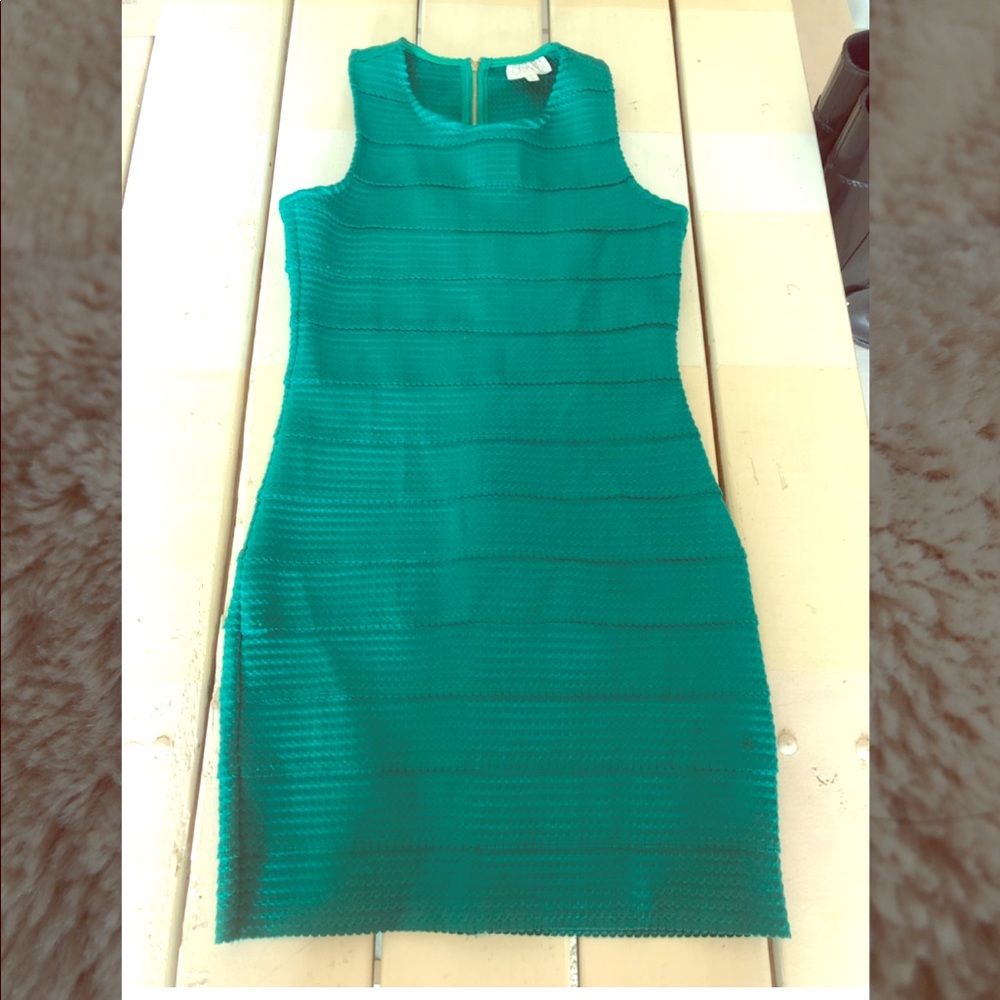 Devlin - M - Green Bandage dress NBW